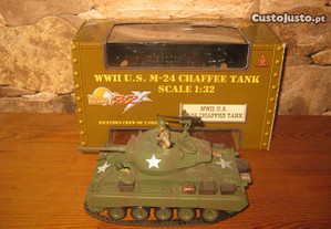 Tanque ww2 US M24 Chafeers Tank Ultimate soldier Century Toys 1/32