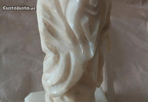 Estatueta trabalhada em marmore 20 cm nova