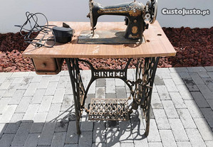 Máquina de Costura Singer muito antiga