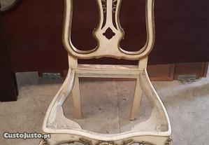 Cadeira lacada antiga