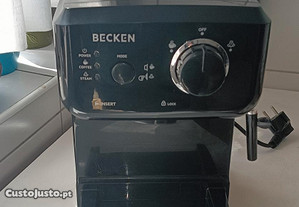 Máquina de Café Manual BECKEN BECM2493 (15 bar - Café moído)