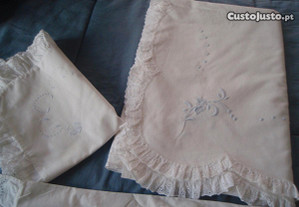 2 lençóis antigos + almofadas