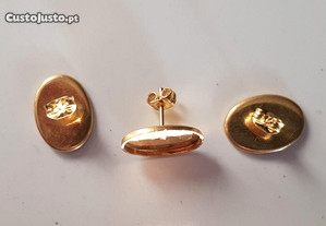 Espigão brincos com base oval para colar dourado