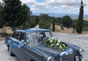 Carro clássico Mercedes para casamento ou evento