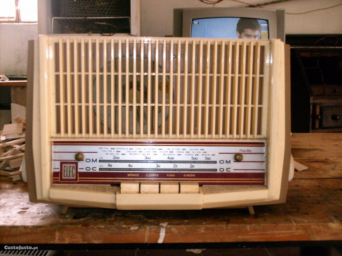 Radio a valvulas antigo