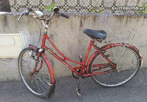 Bicicleta antiga ye-ye de Senhora