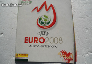 Caderneta de cromos UEFA EURO 2008 com 183 cromos