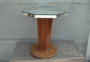 Mesa em madeira com tampo de vidro