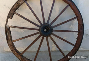 Roda de Carroça Antiga