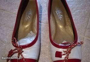 Sapato  branco e vermelho