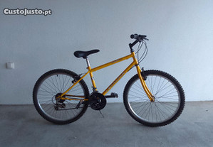 Bicicleta "Catalina", com sistema de travagem "Shimano"