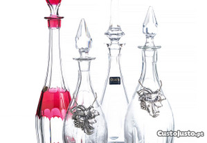 Conjunto de quatro garrafas em cristal