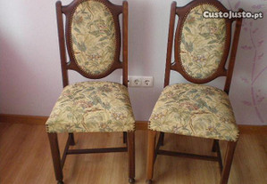Duas cadeiras antigas tecido anos 70 como novas