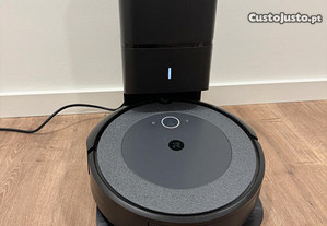 Robot aspirador Roomba iRobot i5+ com Clean base