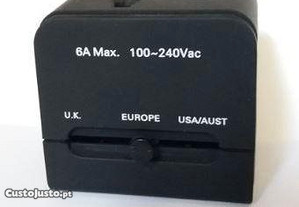 Adaptador de tomada compacto (Europa/USA/AUST/UK)