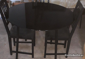 Mesa redonda c/ tampo de vidro preto c/ 3 cadeiras como nova