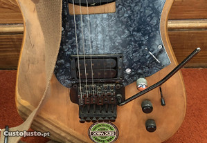 Guitarra Fender Squier com Floyd rose