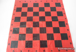 1 tabuleiro de xadrez em plástico