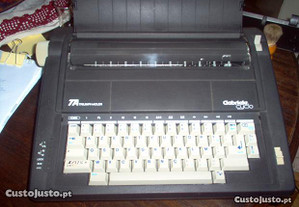 maquina de escrever electrónica triumph