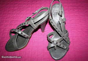 Sandálias cinzentas com taxas, tamanho 36