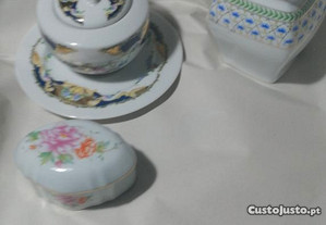 Diversos artigos para decoração em porcelana