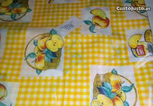toalha plastificada amarela c/maçãs e compotas nov