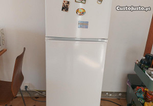 frigorífico com congelador como novo