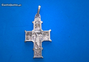 Cruz em Prata da Sagrada Família