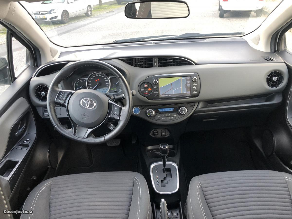 Toyota Yaris Hibrido France Business
