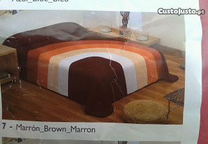 2 cobertores tipo Pierre Cardim cama de casal