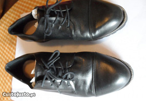 Sapatos pretos de Senhora Arezzo