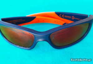 Óculos de sol Decathlon laranja e pretos