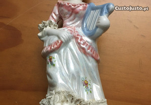 Estatueta porcelana decorativa