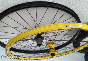Componentes usados bike Roda Mavic para DH eixo 20