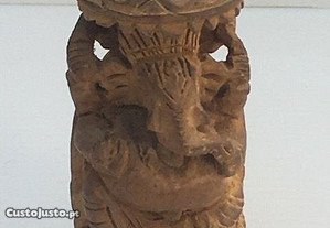 Escultura antiga elefant Ganesha em sândalo