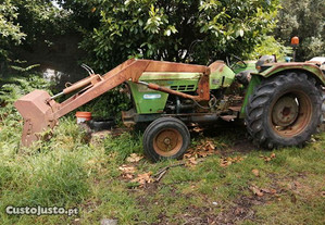 Trator agrícola DEUTZ D4507 com carregador