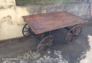 Carroça antiga em madeira