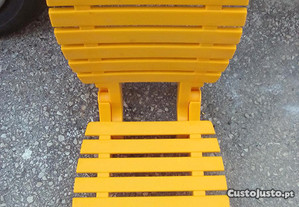 cadeira de praia amarela dobrável de criança