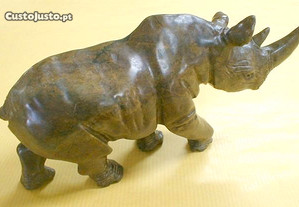 Rinoceronte de verdite 10x17,5x5cm