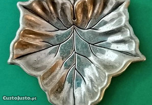 Aneleira em prata em forma de folha