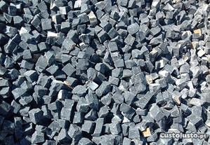 Calçada Basalto Preto Negro Absoluto Microcubo Mosaico Cubos 5x5 5x7 9x11 Preto Branco Granitos