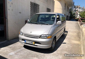 Toyota HiAce 2.4D  9lugares