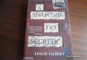 "A Anatomia do Segredo" de Leslie Silbert