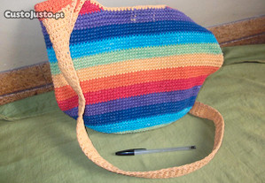 Mala em tricôt / malha arco-íris muito colorida