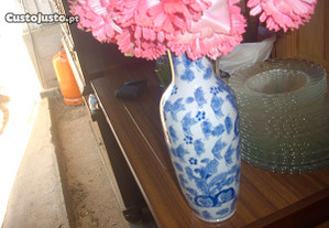 vaso azul com branco