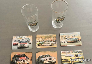 2 copos em vidro com desenho de coche antigo e 6 calendários de bolso