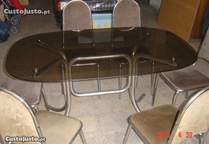Mesa Oval para Sala de Jantar com 6 cadeiras