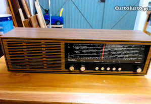 Rádio antigo Saba modelo Donau M