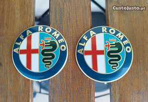 2 smbolos, emblemas Alfa Romeo em dourado