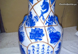 jarra oriental em porcelana pintado á mão